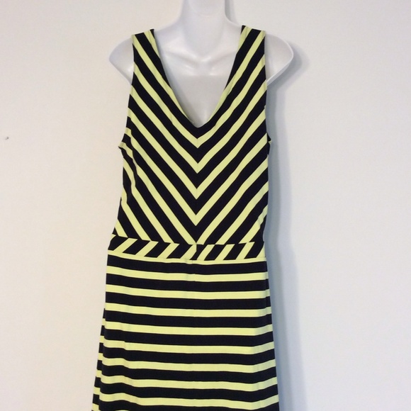 ⭕️SOLD⭕️🎉symmetric striped dress - Picture 3 of 3