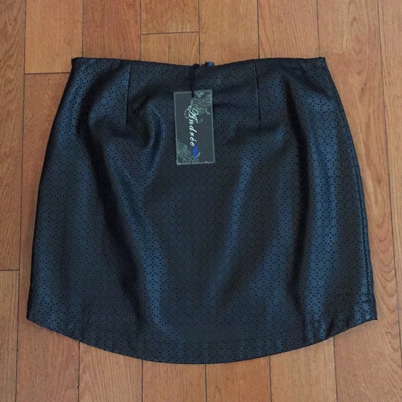 New Andree Black Pattern Lined Mini Skirt