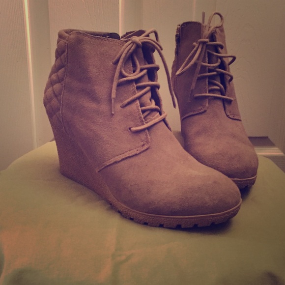 MIA Wedges