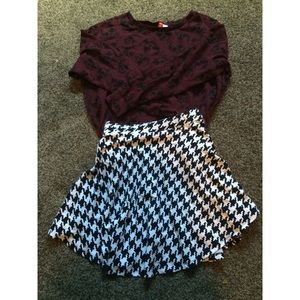 MAROON SKULL PULL OVER