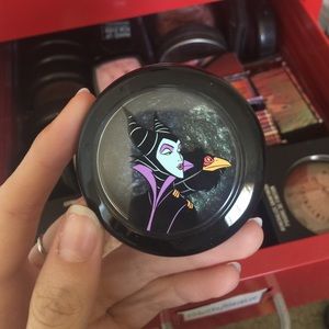 Mac Venomous villains eyeshadow SHE WHO DARES