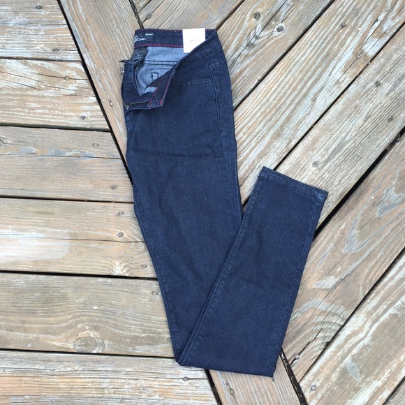 NWT Dark Blue Stretchy Cello Jeans Size 9