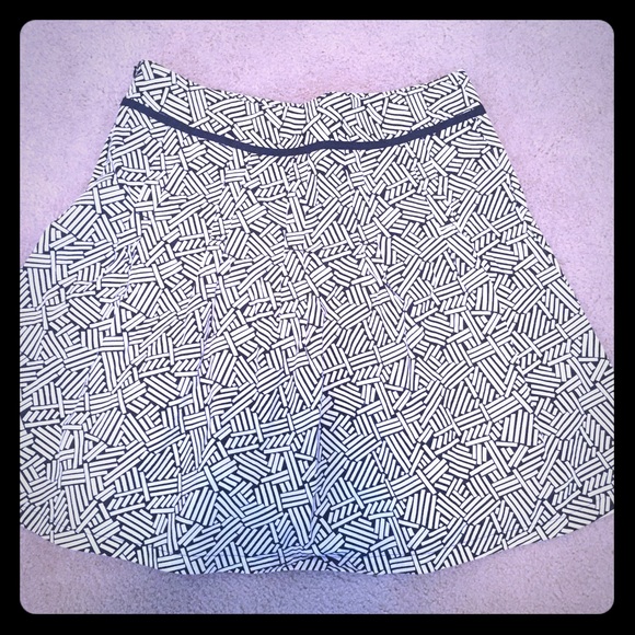 Loft size 10 black and white