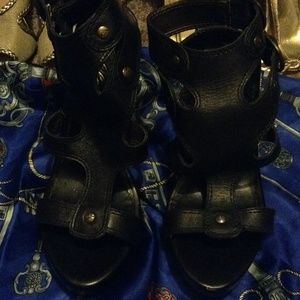 Black double strap closure