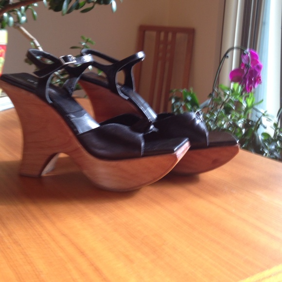 Guess black leather and wood wedge heels size 8