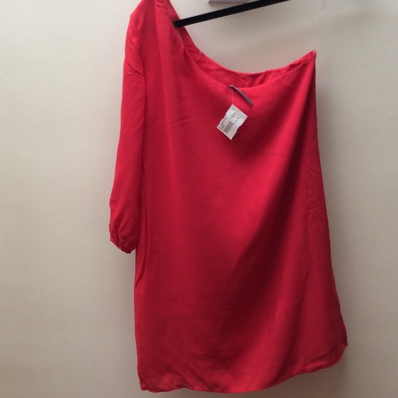 red one shoulder dress