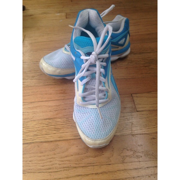blue and white reeboks - Picture 1 of 4