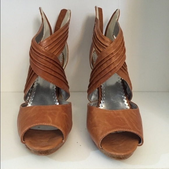 Tan Italian heels - Picture 2 of 3