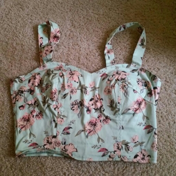 Wet Seal Tops - Crop top