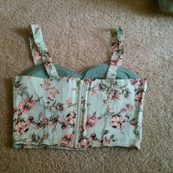 Crop top - Picture 2 of 2