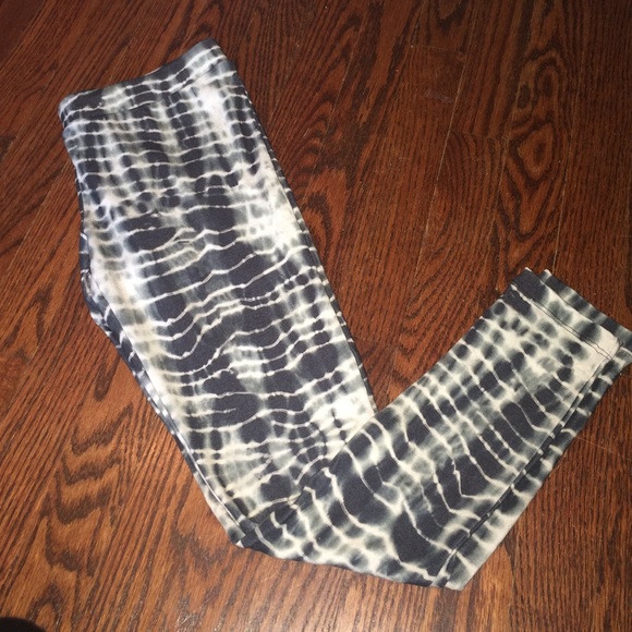 NWT TIE DYE LEGGINGS - Picture 1 of 3