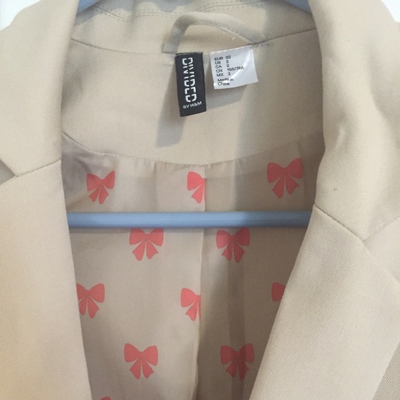 H&M Cream blazer size 2 - Picture 2 of 3