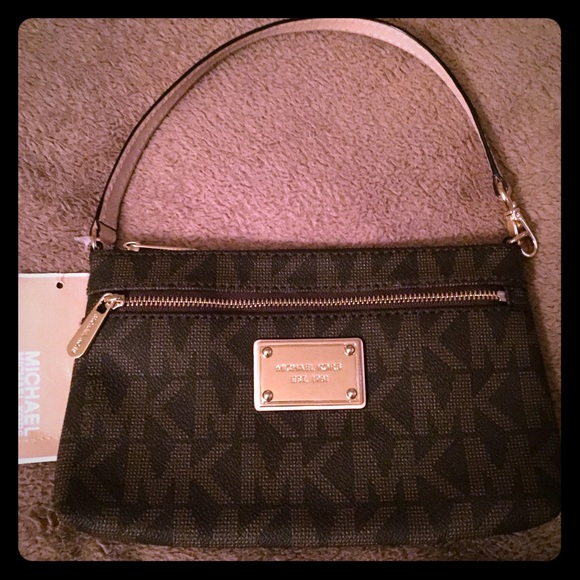 Authentic Michael Kors Jet Set large wristlet
