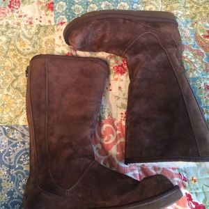 Original UGG boots! There is no damage to them