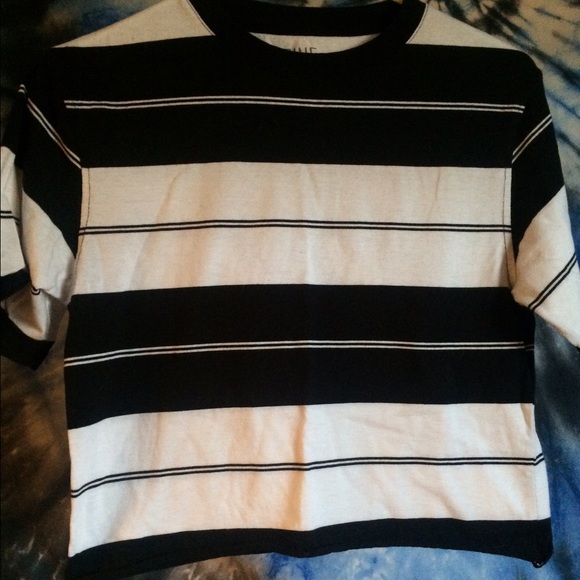 Boys cropped black and white shirt