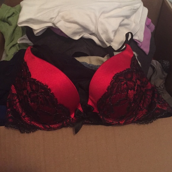 SOLD🚫Victoria's Secret 32b Very Sexy push-up bra