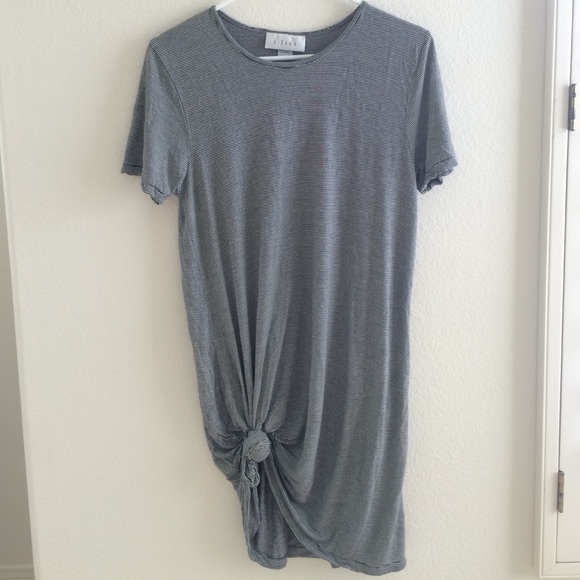 Pretty, comfy, & long stripped T-shirt dress!