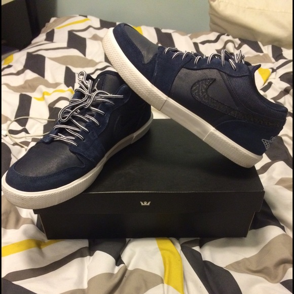 Jordan Shoes - blue and black Jordan low tops!