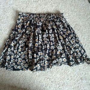 Brandy melville Daisy skirt