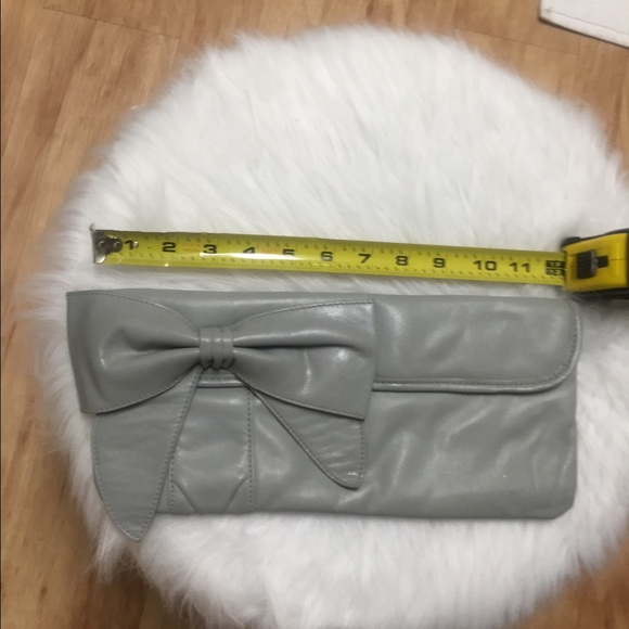 Pretty Bow Clutch - Picture 1 of 2