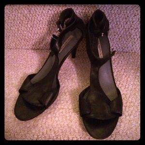 Via Spiga size 10 Black Strappy Shoes 2"heels