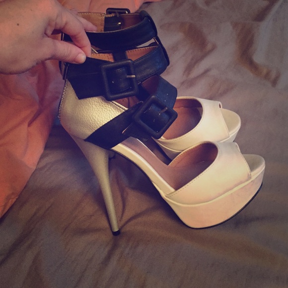 Sexy size 7 stiletto black white