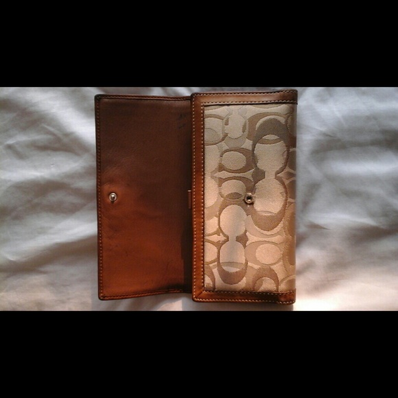 Authentic Coach wallet - Picture 3 of 4