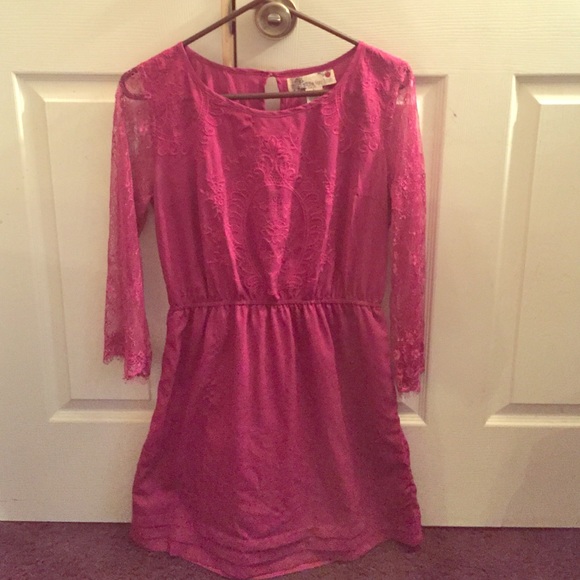 Flying Tomato Lace Sleeved dress