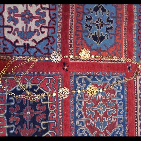 Gold layered necklace w/ flower yellow beads