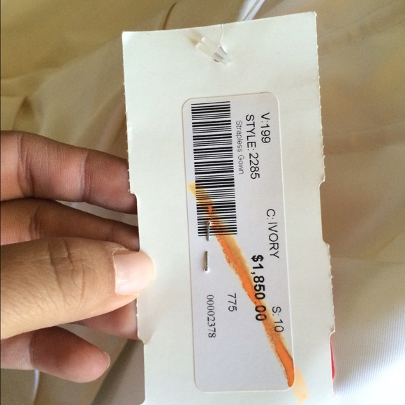 ❗️SALE❗️NWT Marisa Ivory Strapless Wedding Gown - Picture 4 of 4