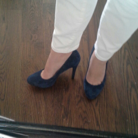 Jessica Simpson pumps