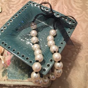 Pearl necklace with black ribbon