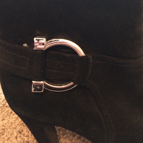 J Vincent suede heeled boots with buckle - Picture 4 of 4