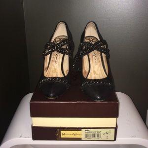Modern Vintage Reed Black Desert Pump