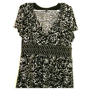Apt 9 top
