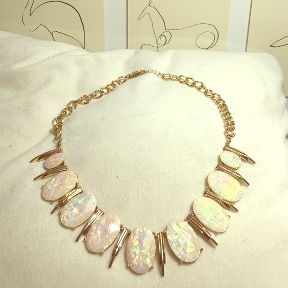 Pearlescent statement necklace