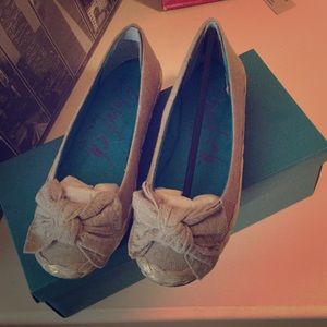 Canvas Blowfish slip ons