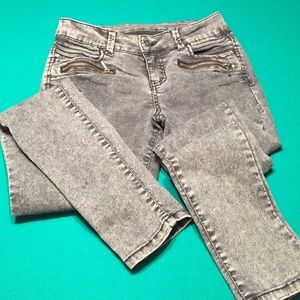 Black rinse skinny jeans.