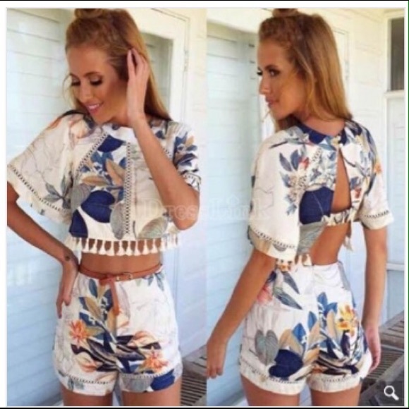 Two peiece shorts and crop top set!