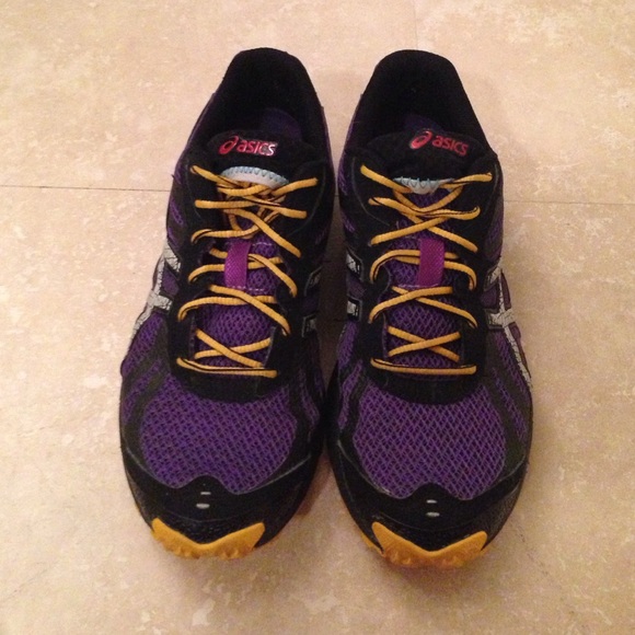 Asics Gel Fujiracer sneaker - size 9