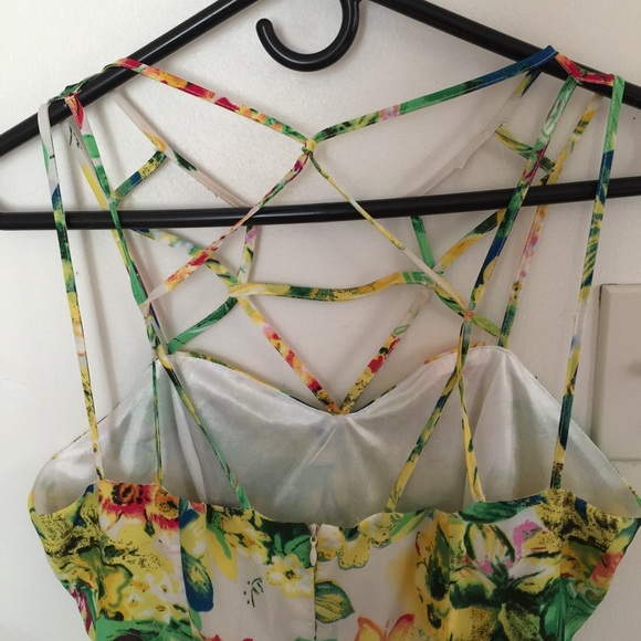 Cute summer dress - Picture 3 of 3