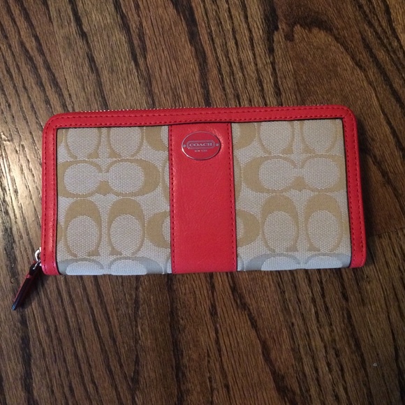 Coach Clutches & Wallets - Coach zipper wallet