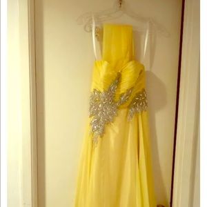 Maxi yellow dress with work on top