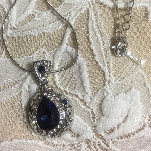 18k white gold plated blue drop Crystal necklace