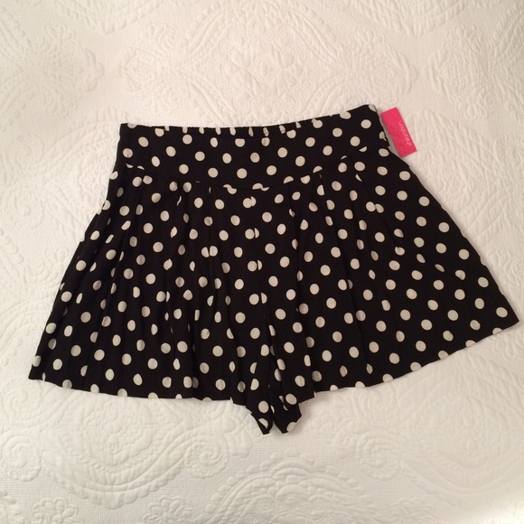 Xhilaration Pants - ☀️ FINAL PRICE ☀️ Polka Dot Pleated Shorts