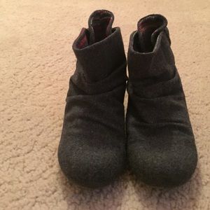 Cute grey booties!
