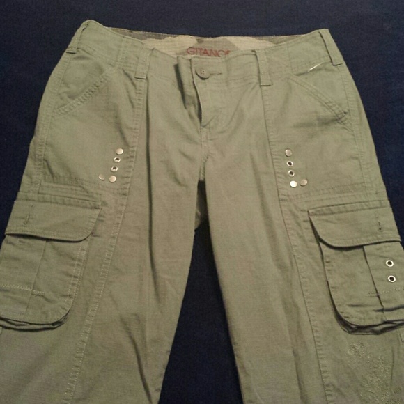 🚫SOLD🚫Cargo Style Capris