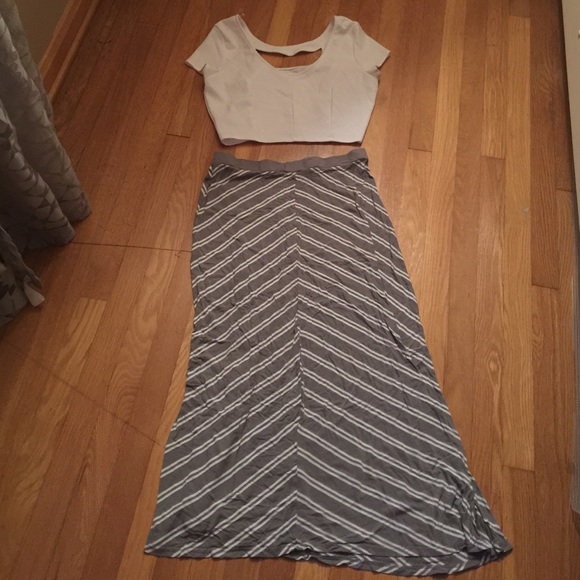 Super cute maxi skirt and 2 crop tops bundle! - Picture 4 of 4