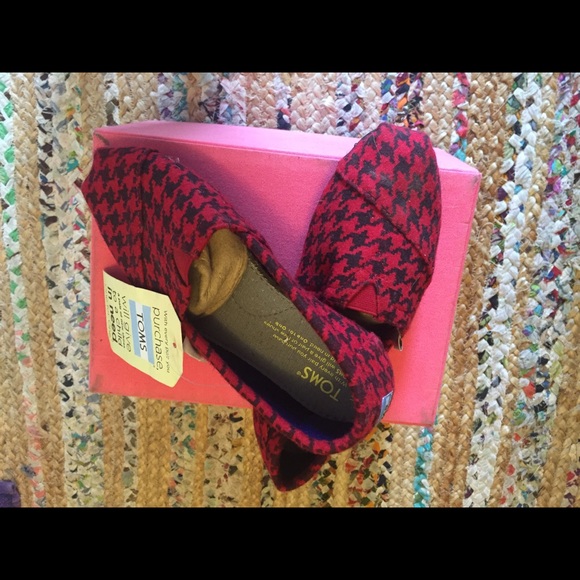 Brand New Toms!