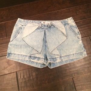 Denim bow front shorts